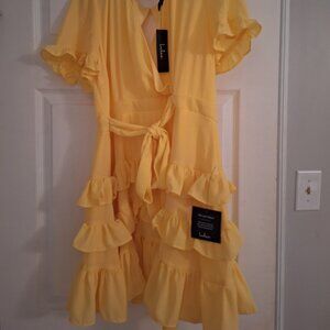 Trendy, flirty Yellow Dress Lulus